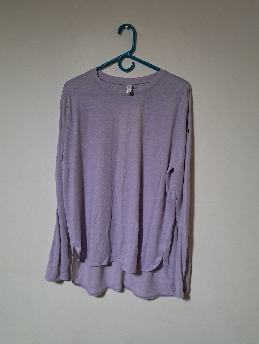 Under armour Ultra Lightweight Lavander Long-Sleeve Women's Top Loose Fit Sz. L